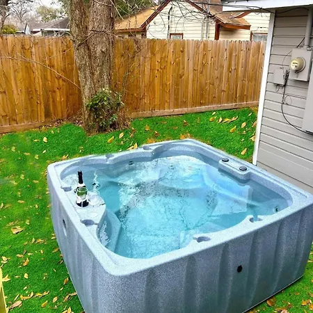 Comfy 5Br Holiday Home With Hot Tub, 10Min From Ngr Stadium